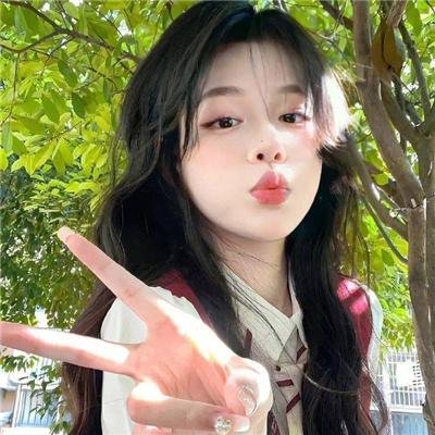 女跳水队员